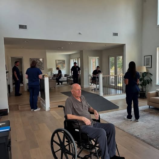 W wieku 70 lat Bruce Willis pokazał swój dom, zbudowany specjalnie z myślą o jego drodze z otępieniem czołowo-skroniowym