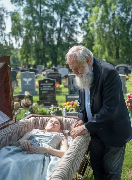 An einem sonnigen Frühlingstag, als alles in Blüte stand, war der Friedhof von Traurigkeit erfüllt.